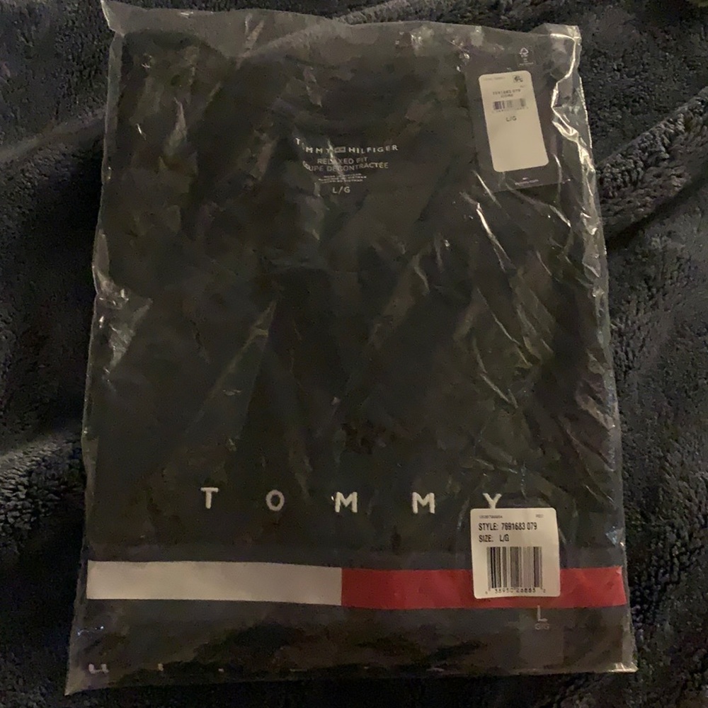 BRAND NEW NWT Tommy Hilfiger t shirt size large